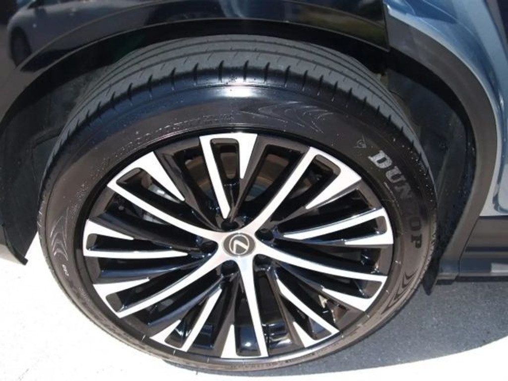 Lexus RZ
