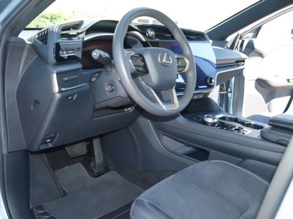 Lexus RZ
