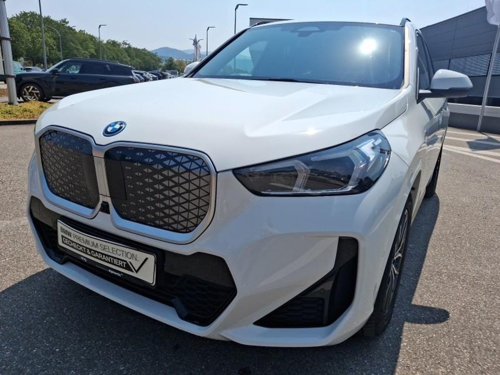 BMW iX1
