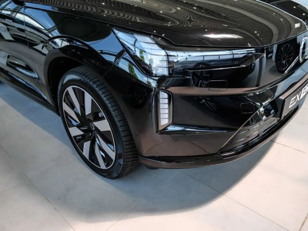 Volvo EX90