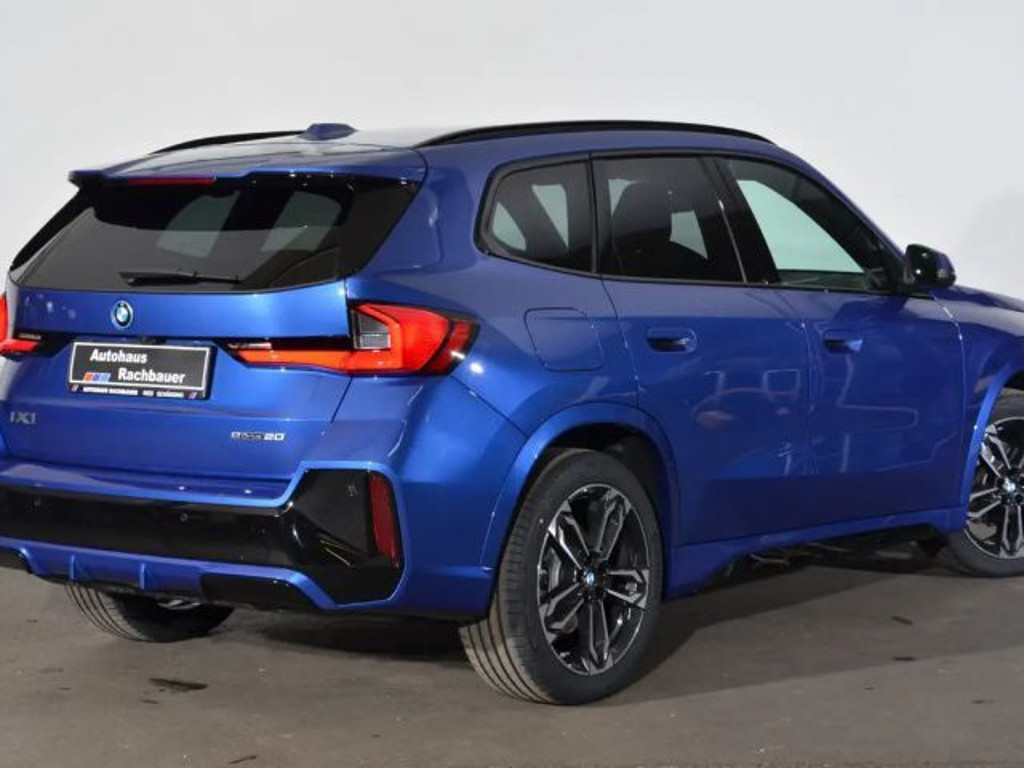 BMW iX1