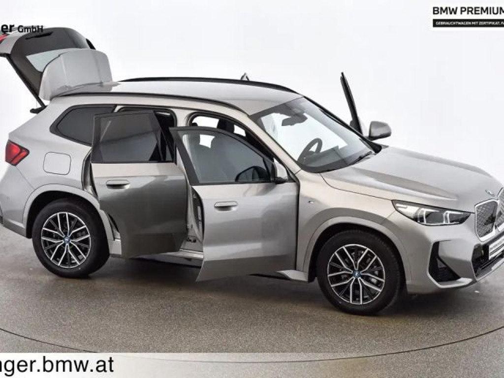 BMW iX1