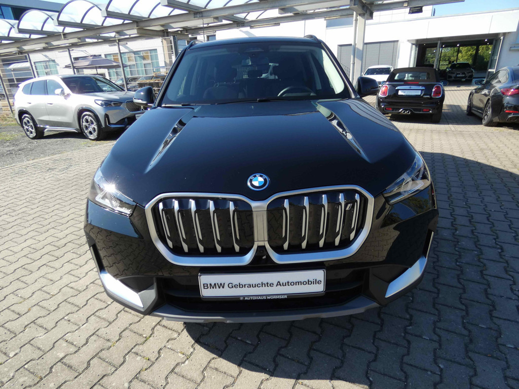 BMW iX1