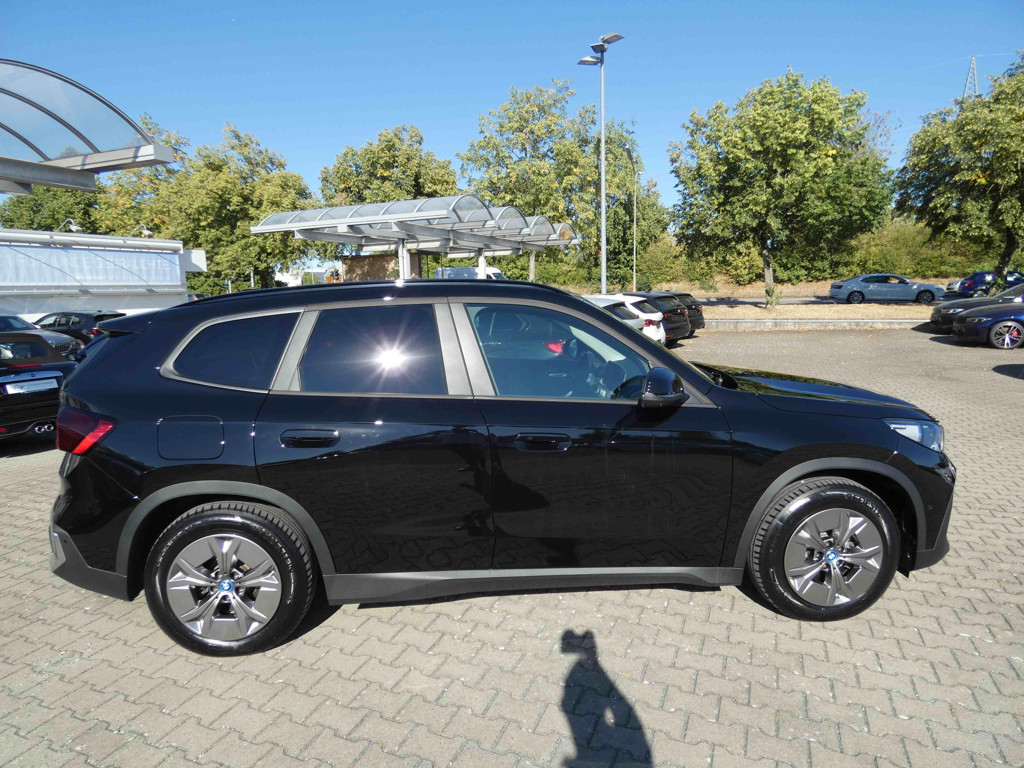 BMW iX1