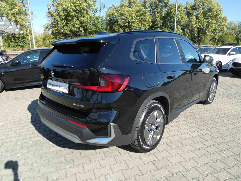 BMW iX1