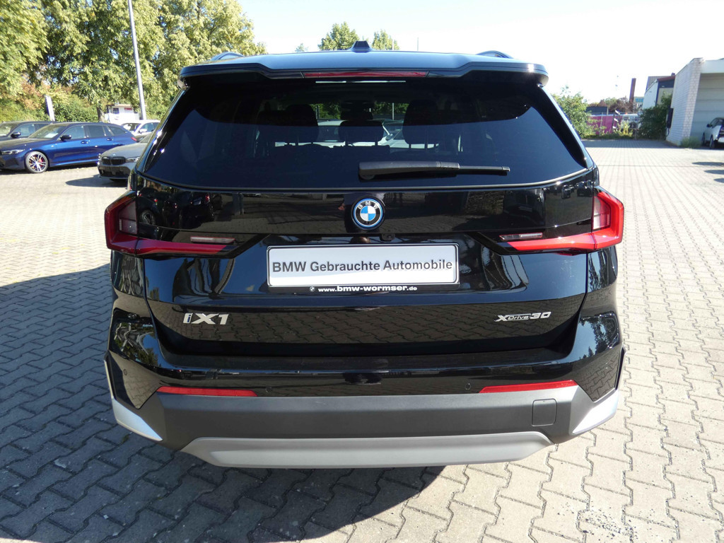 BMW iX1