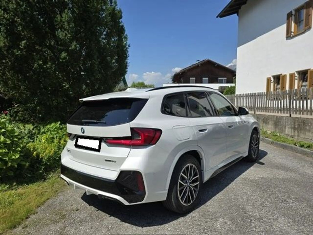 BMW iX1