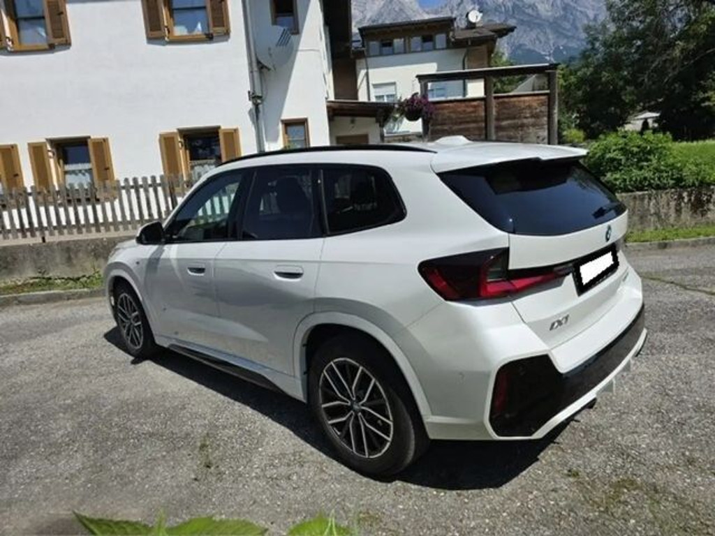 BMW iX1