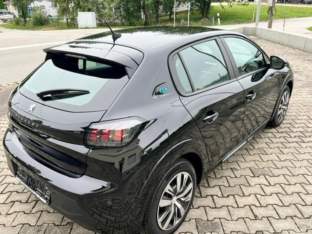 Peugeot e-208