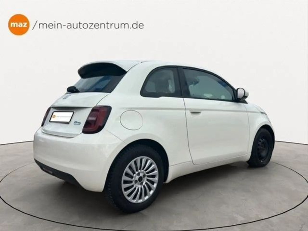 Fiat 500e Action