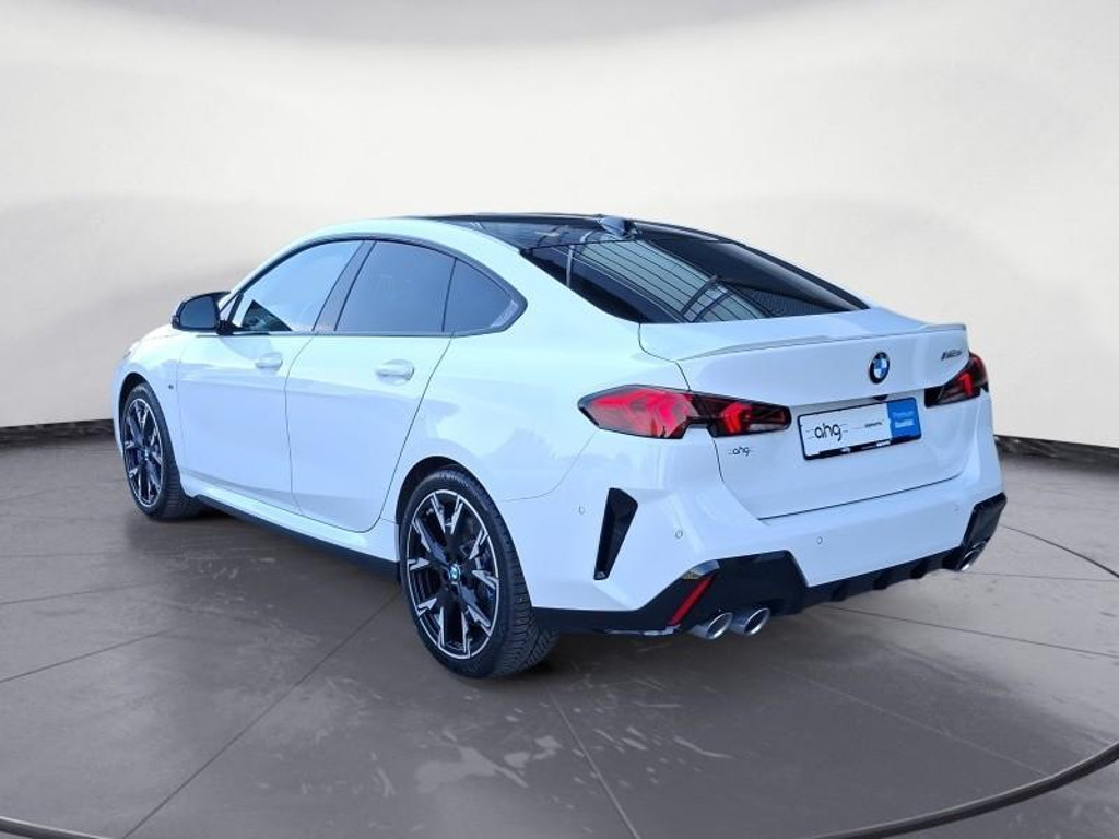 BMW M235