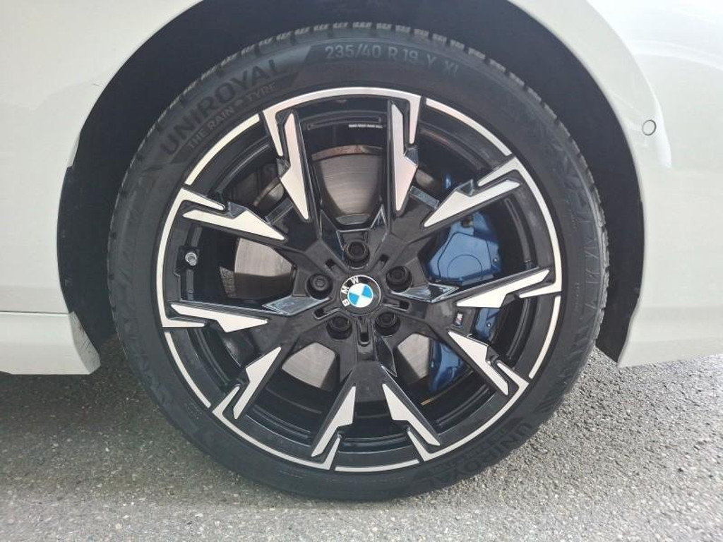 BMW M235