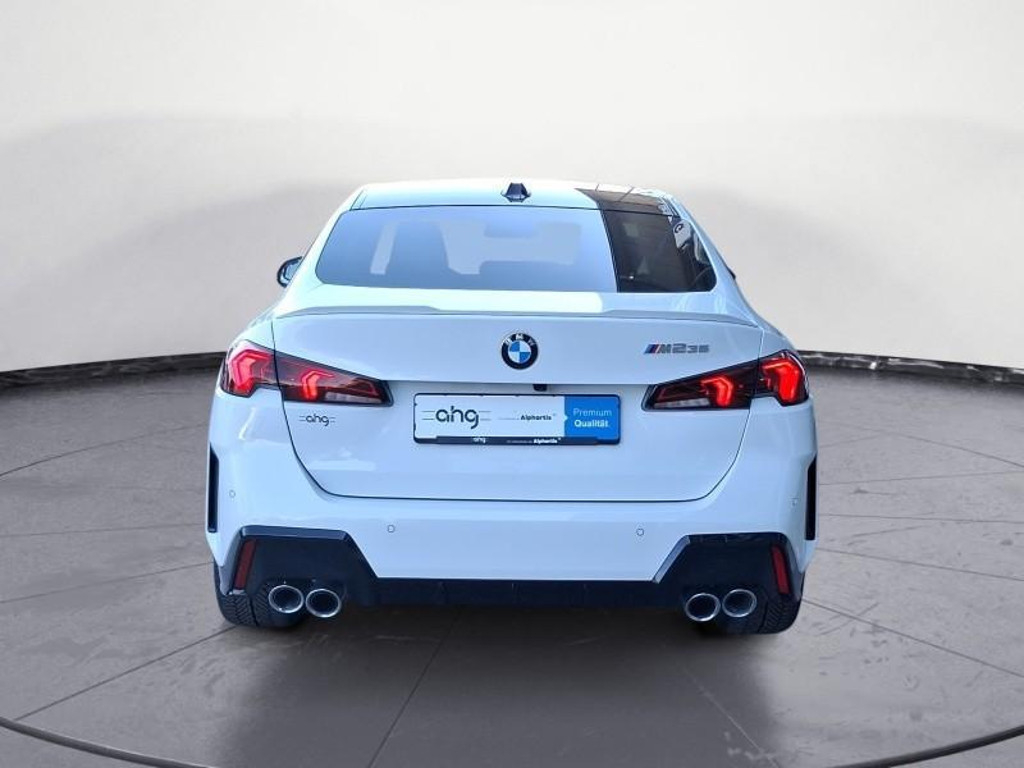 BMW M235