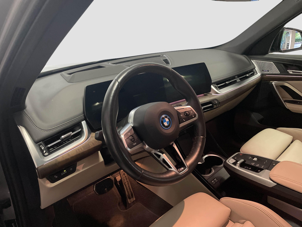 BMW iX1