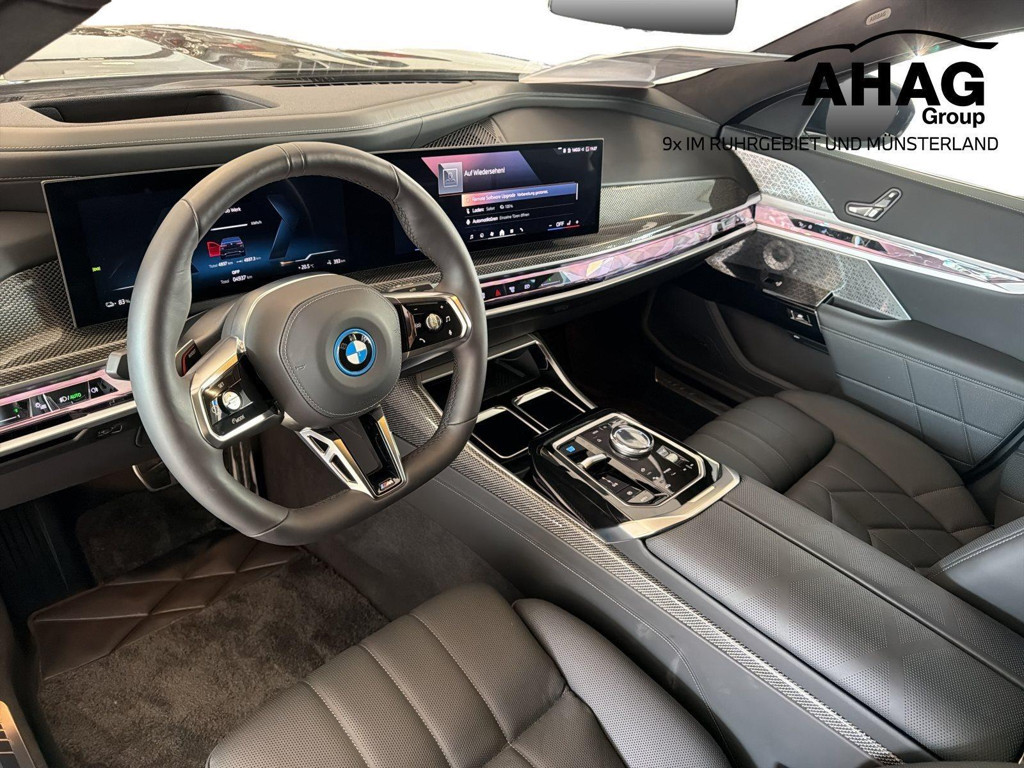 BMW i7