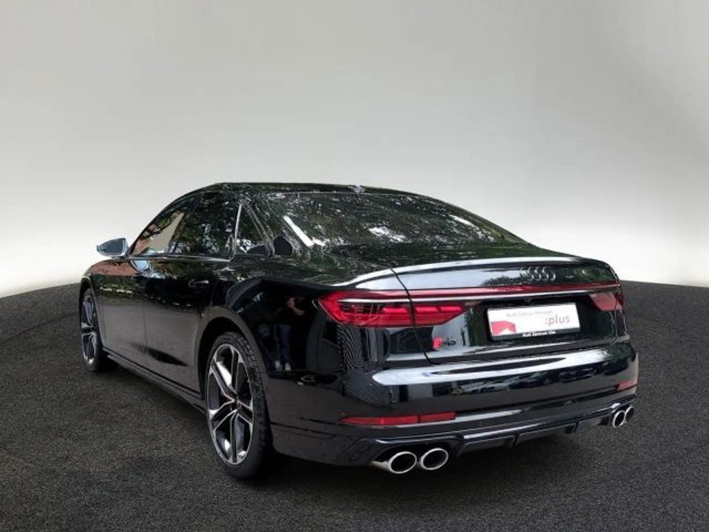 Audi S8