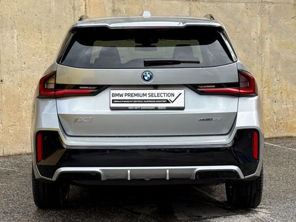 BMW iX1