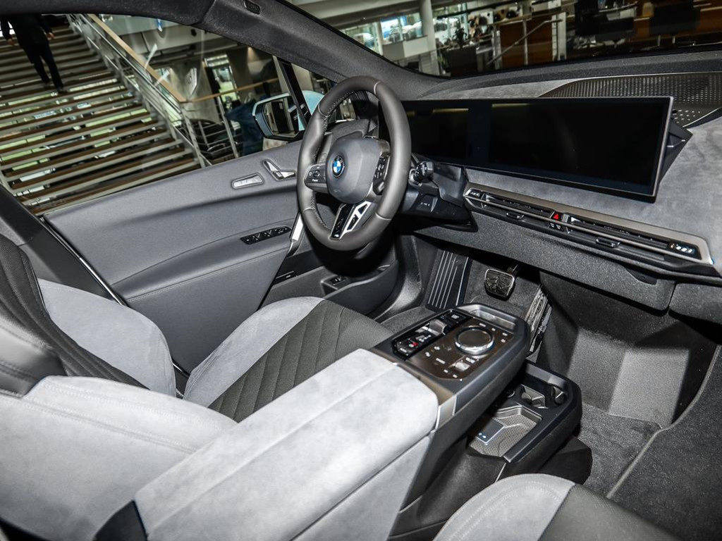 BMW iX