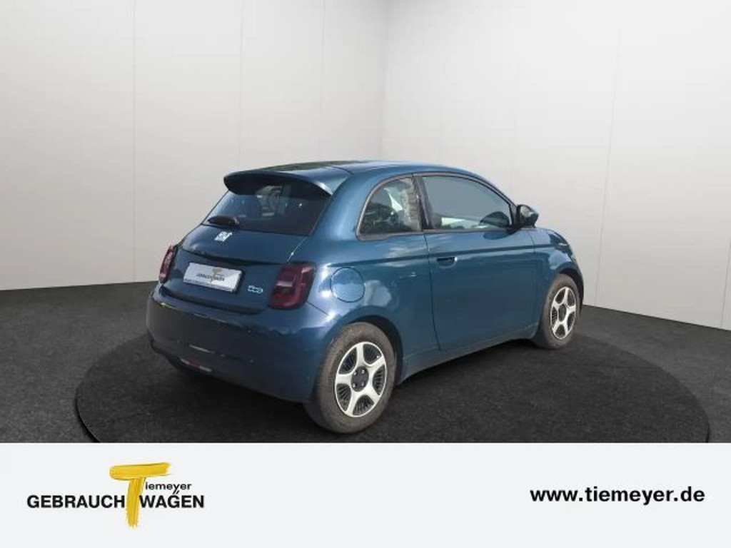 Fiat 500e Action