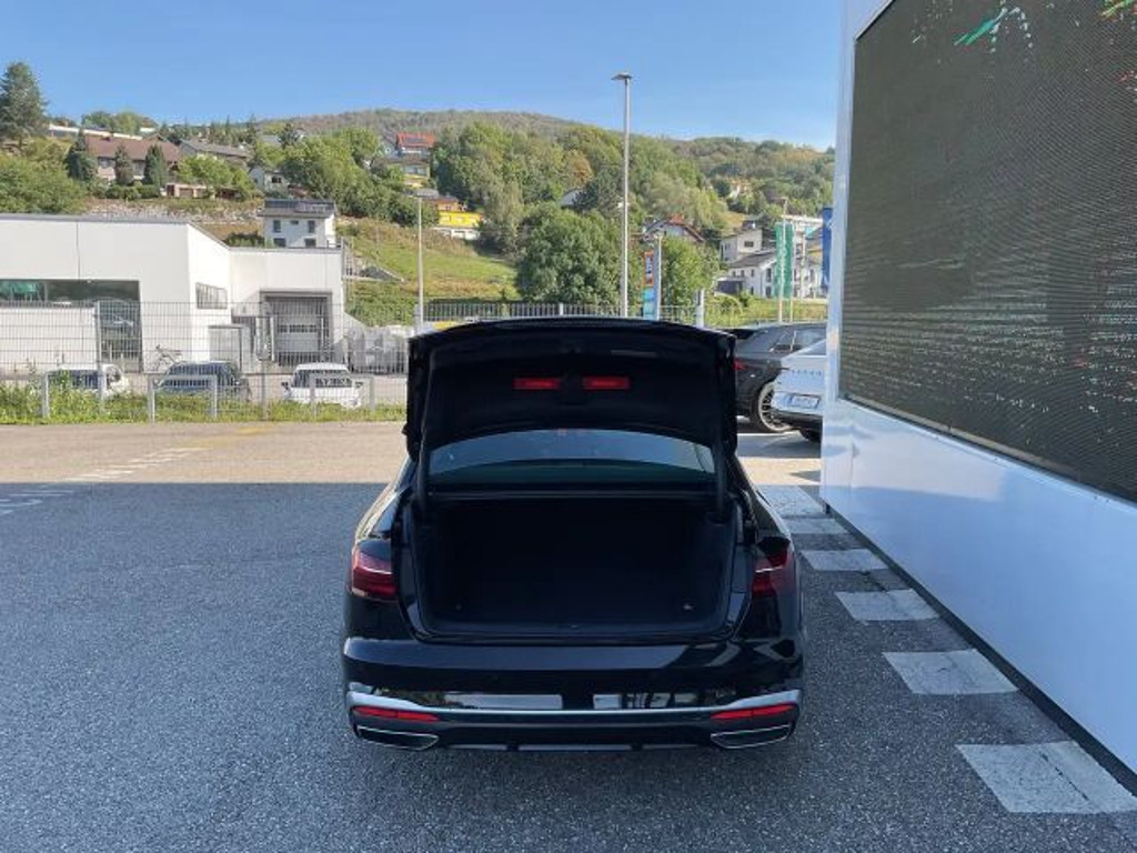 Audi A4 Sedan S-Line 30 TDI