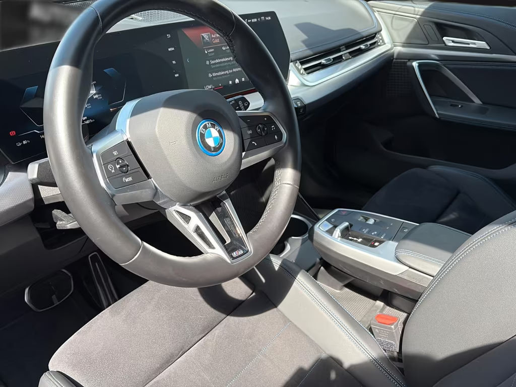 BMW iX1