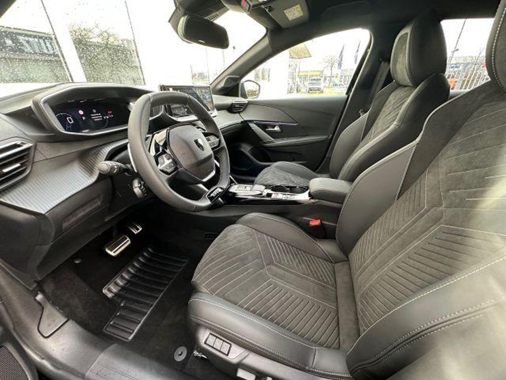 Peugeot e-208