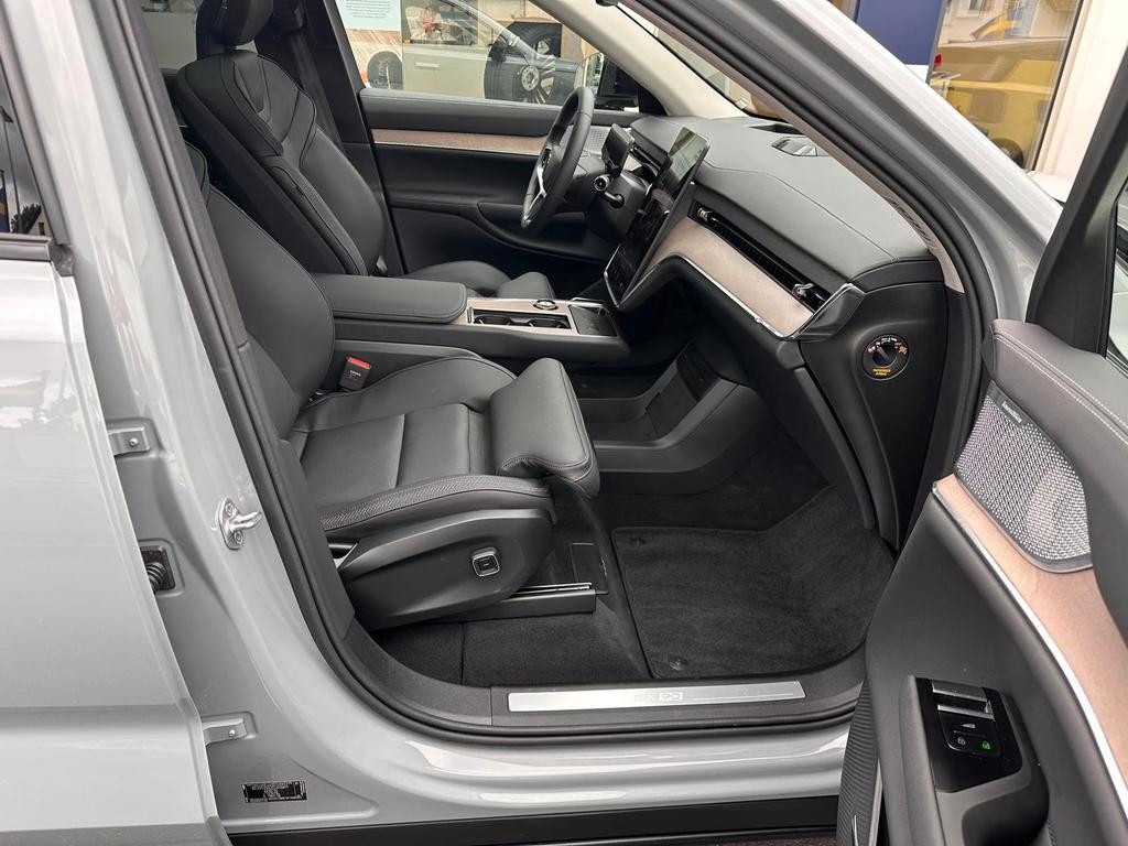 Volvo EX90