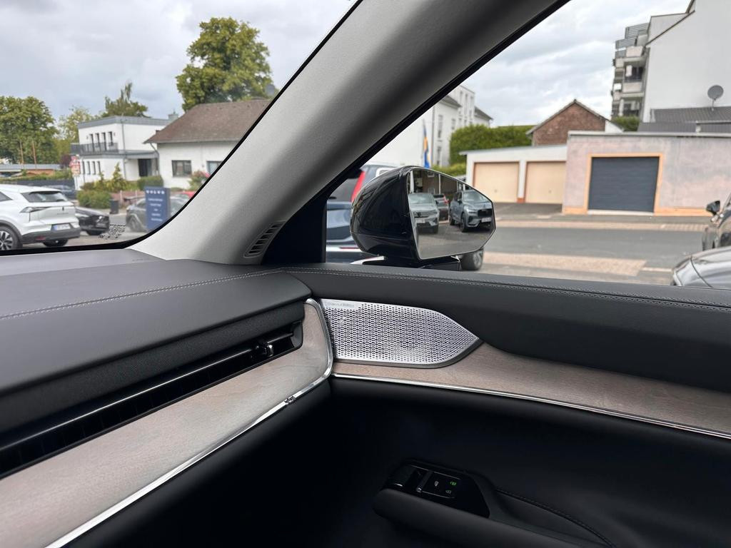 Volvo EX90