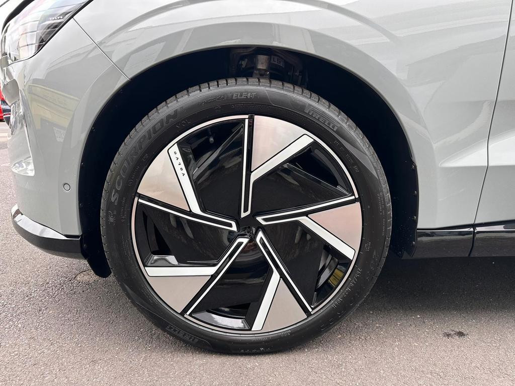Volvo EX90