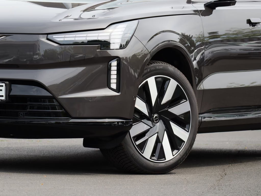 Volvo EX90