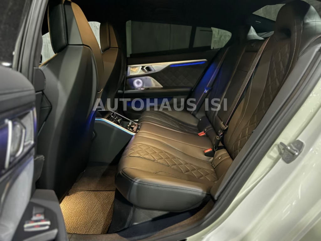 BMW M8