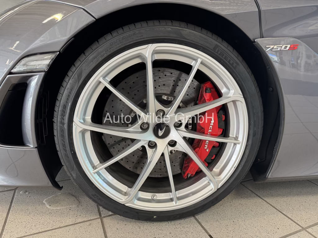 McLaren 750S
