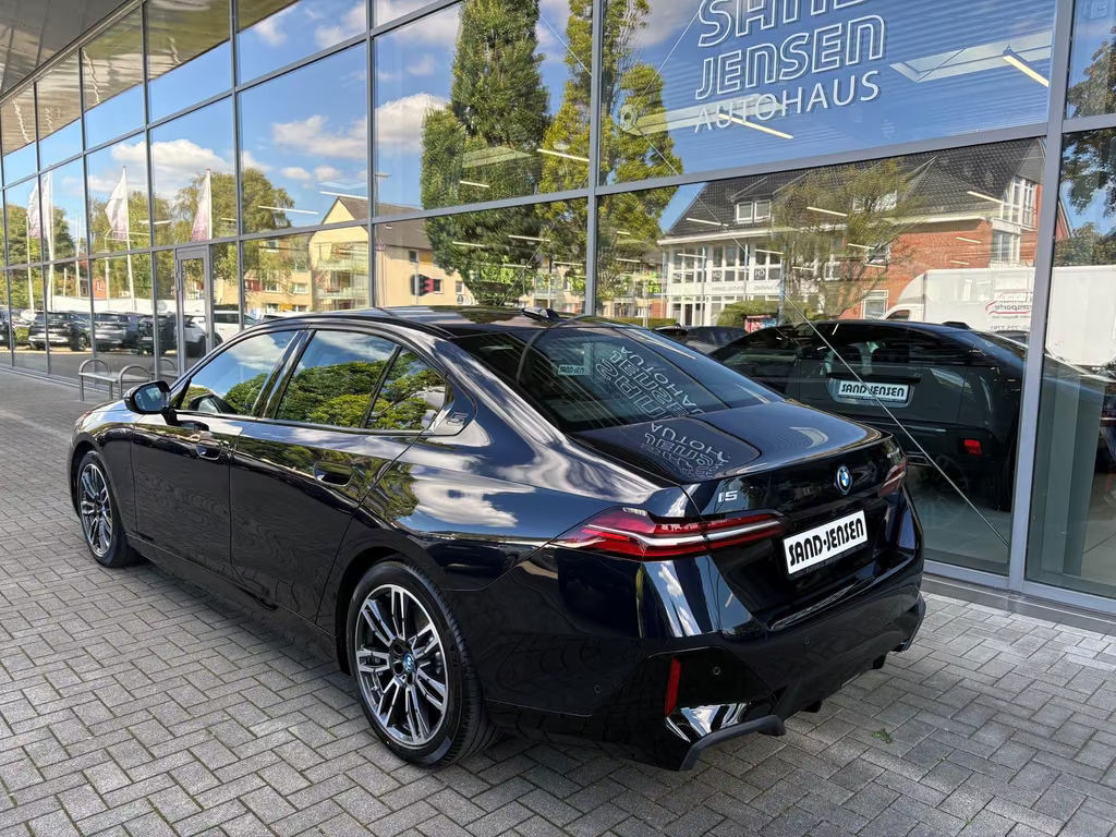 BMW i5