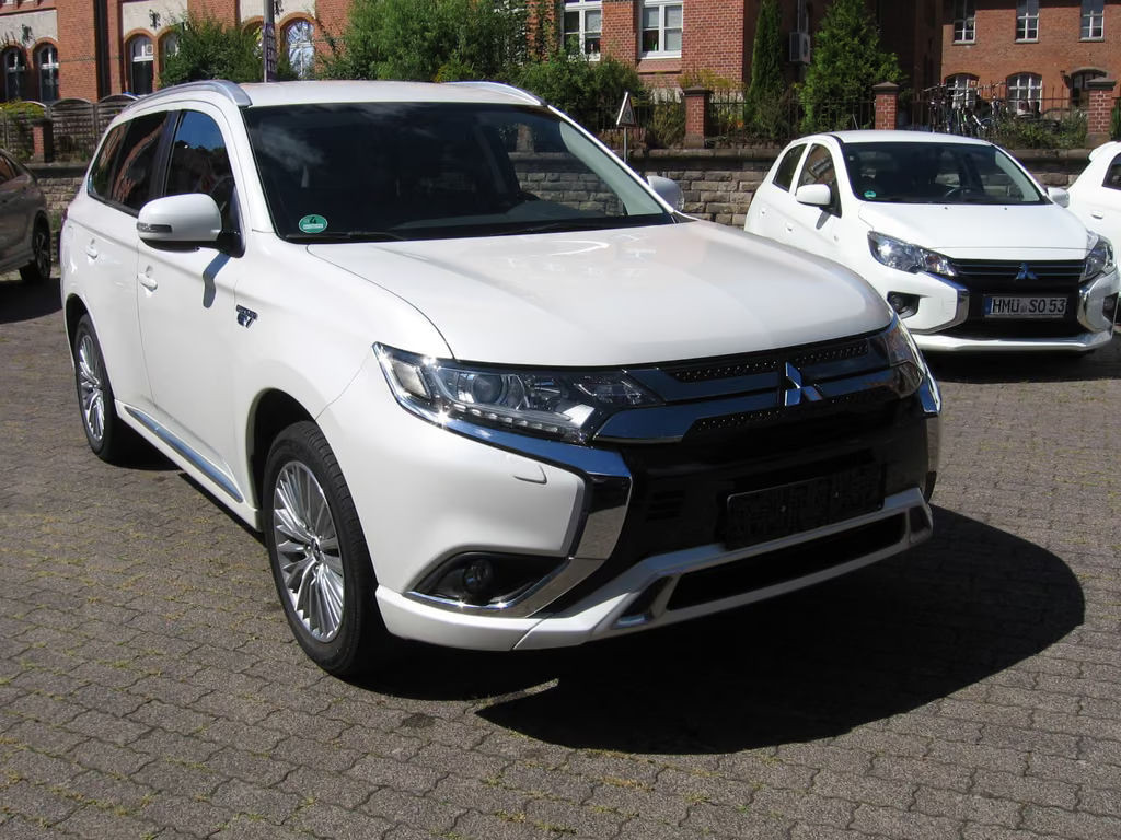 Mitsubishi Outlander PHEV 4WD