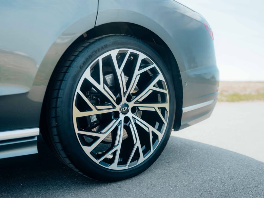 Audi S8