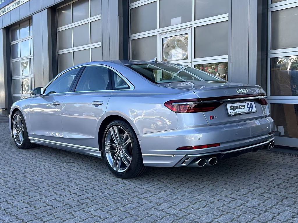 Audi S8