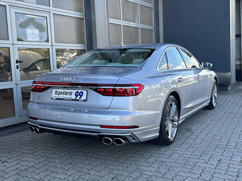 Audi S8