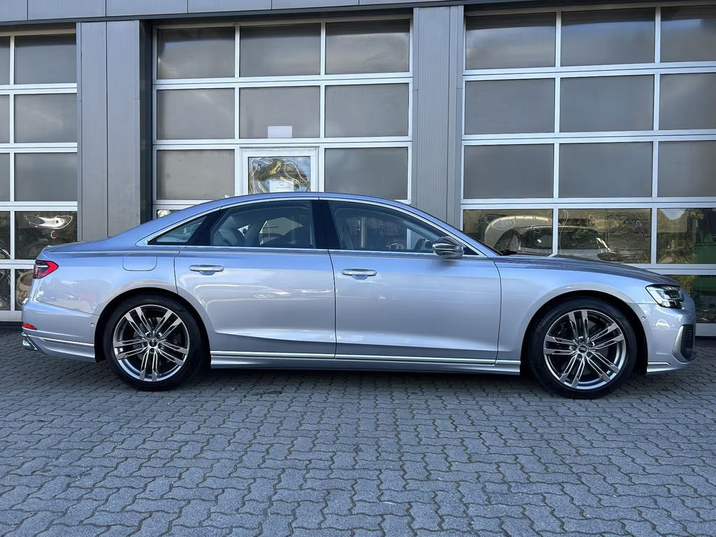 Audi S8