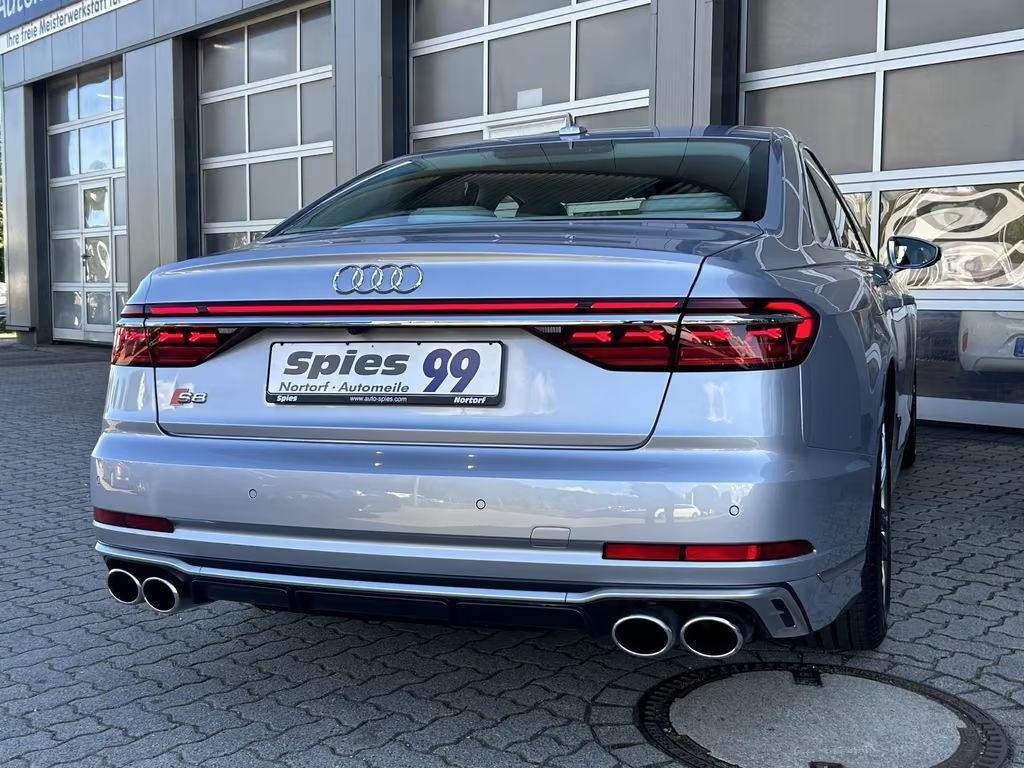 Audi S8