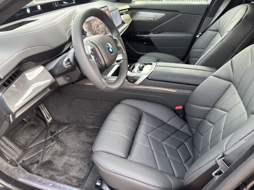 BMW i7