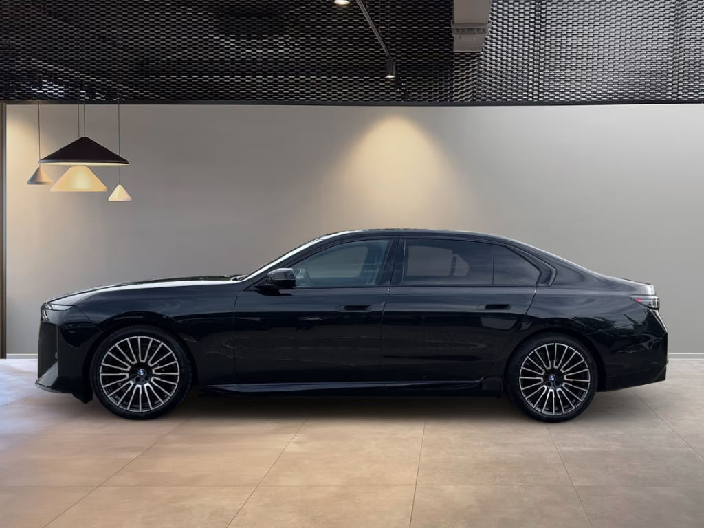 BMW i7
