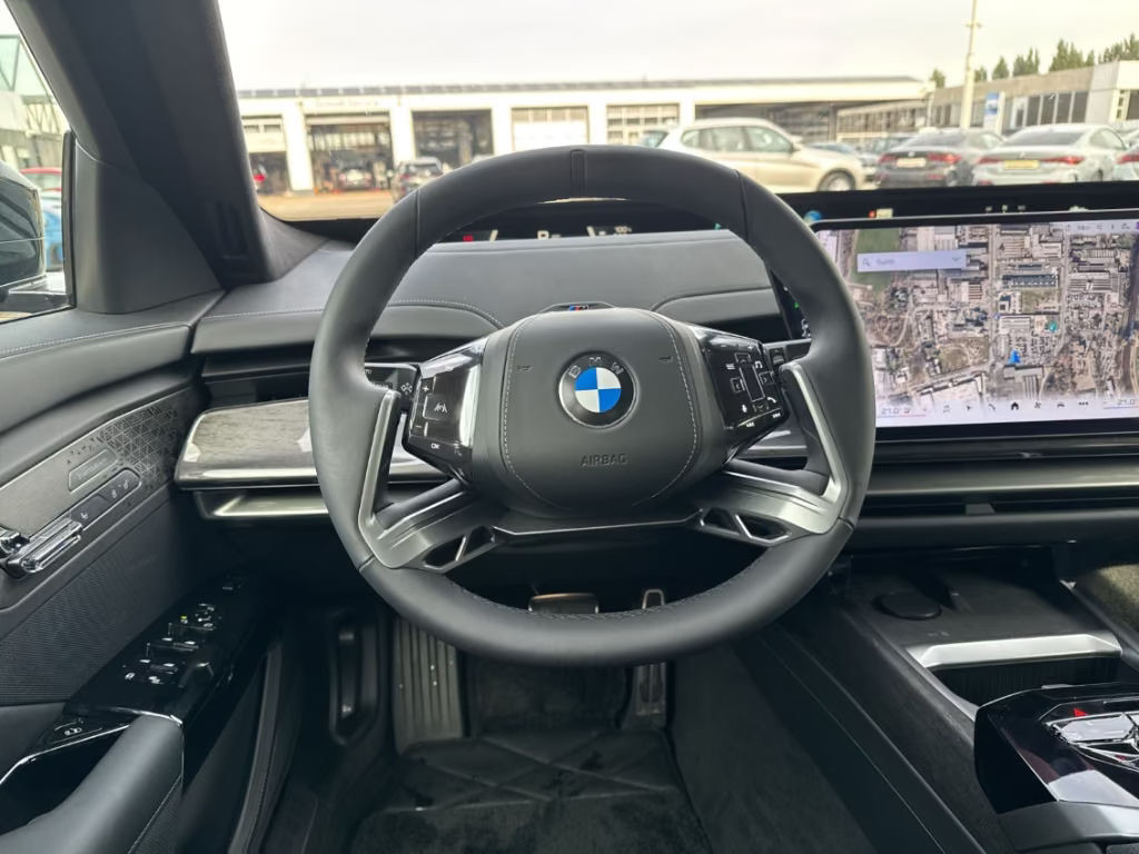 BMW i7
