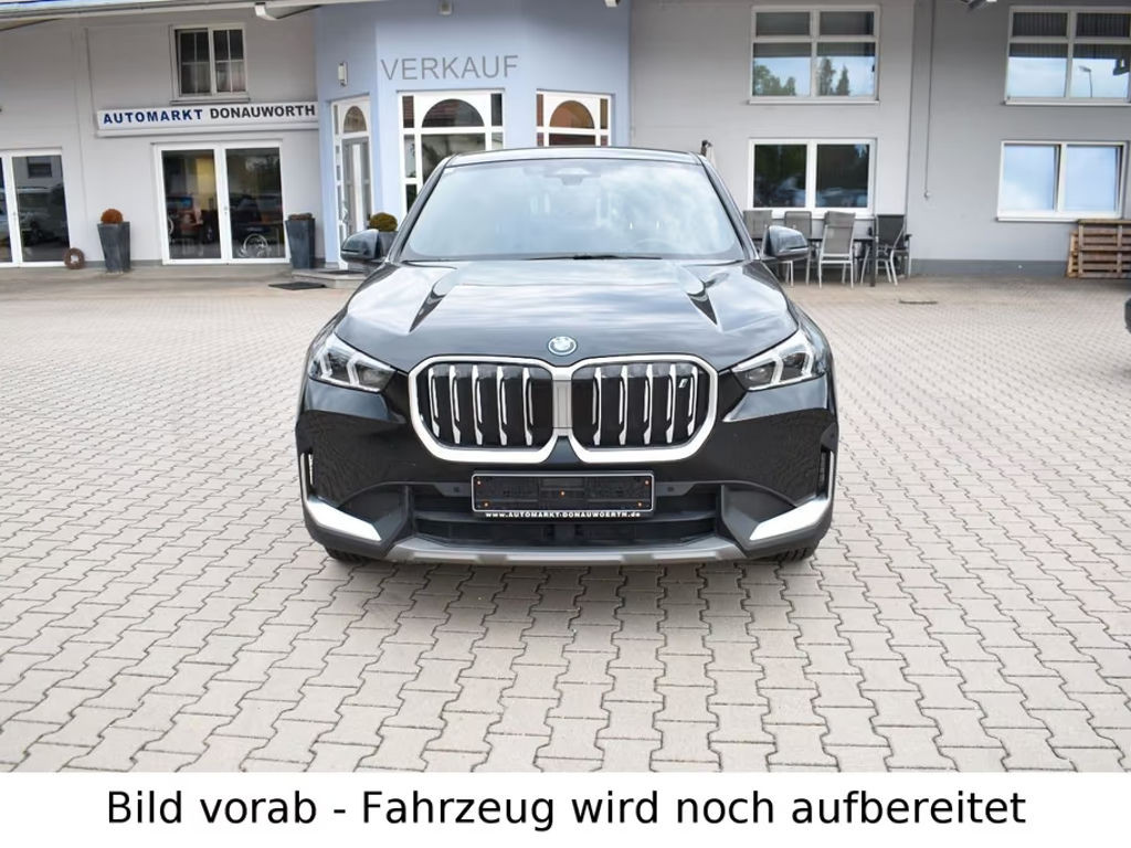 BMW iX1