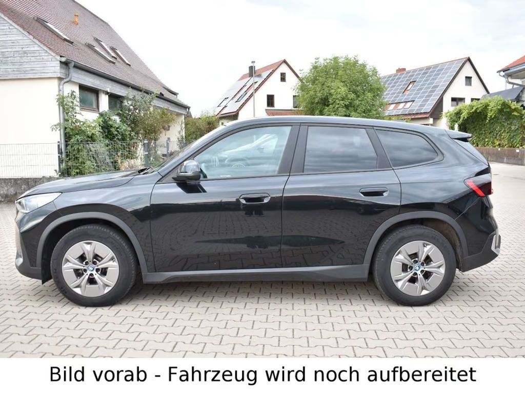 BMW iX1