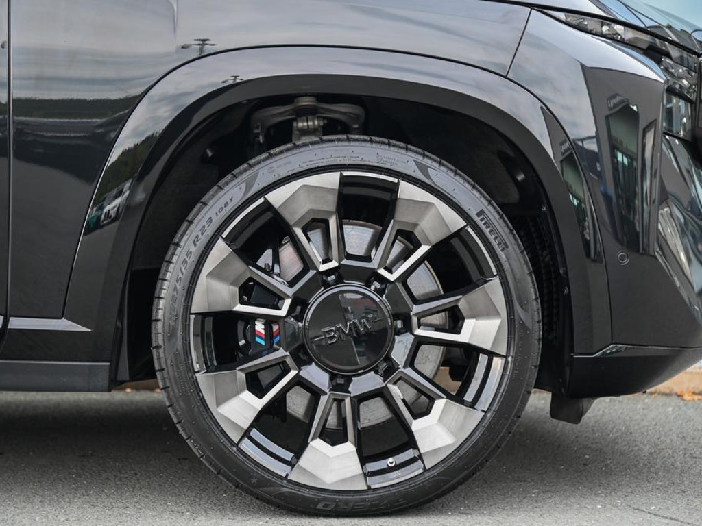 BMW XM