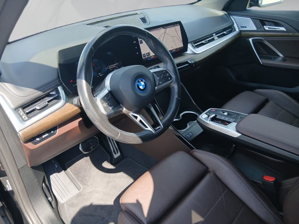 BMW iX1