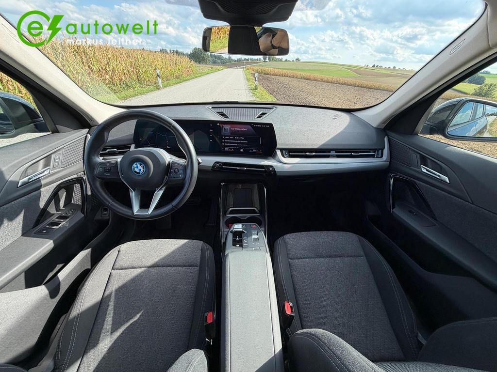 BMW iX1