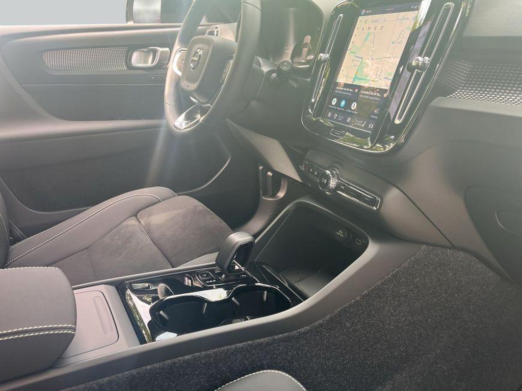 Volvo EX40