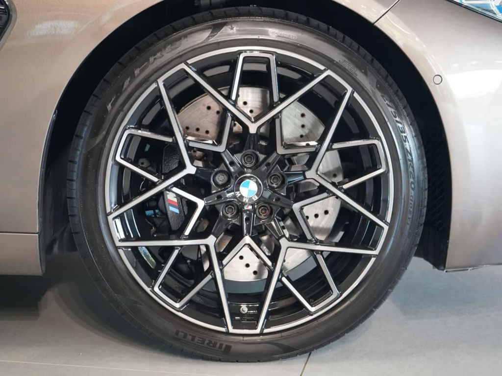 BMW M8