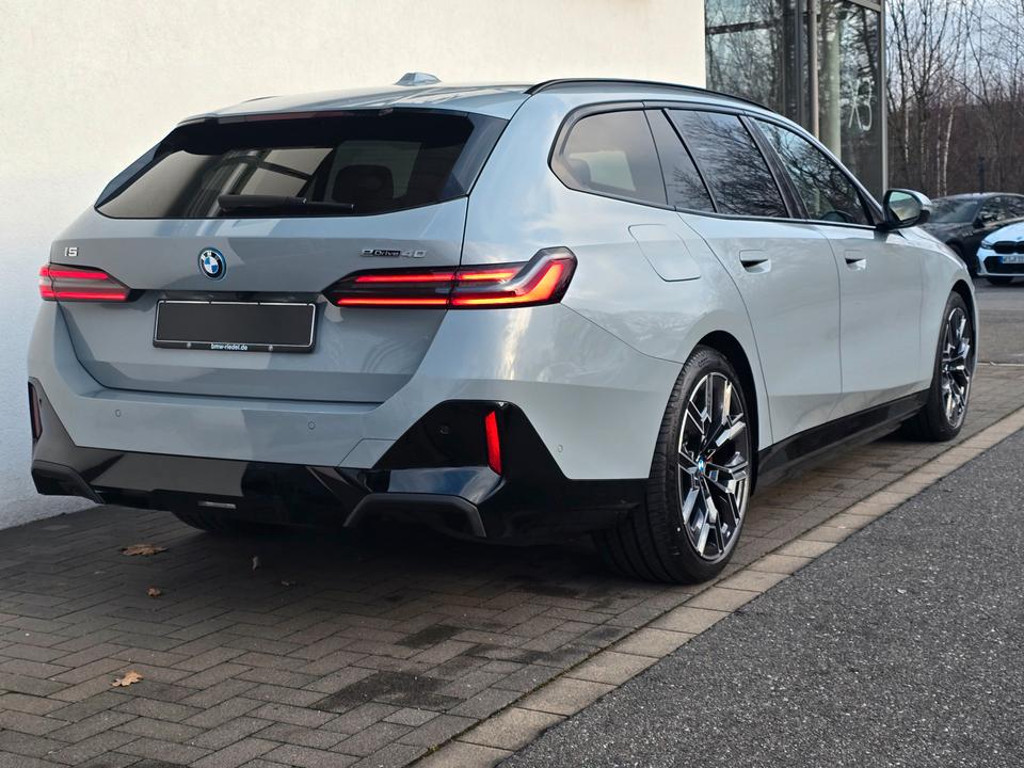 BMW i5